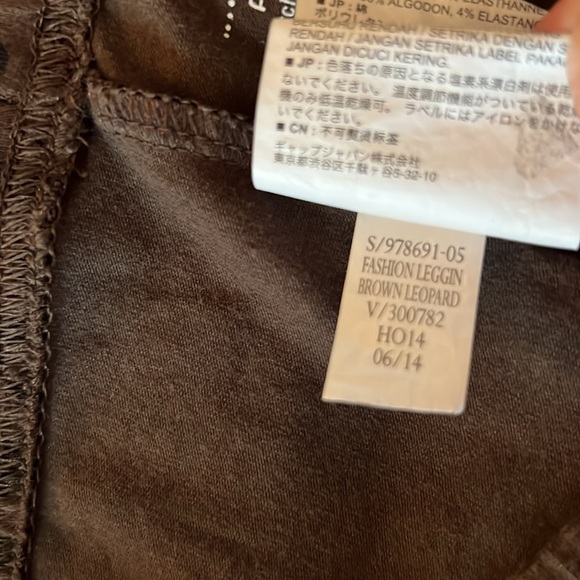 Women’s Bundle of 3 Old Navy Leopard/Animal Print Leggings - Picture 9 of 12